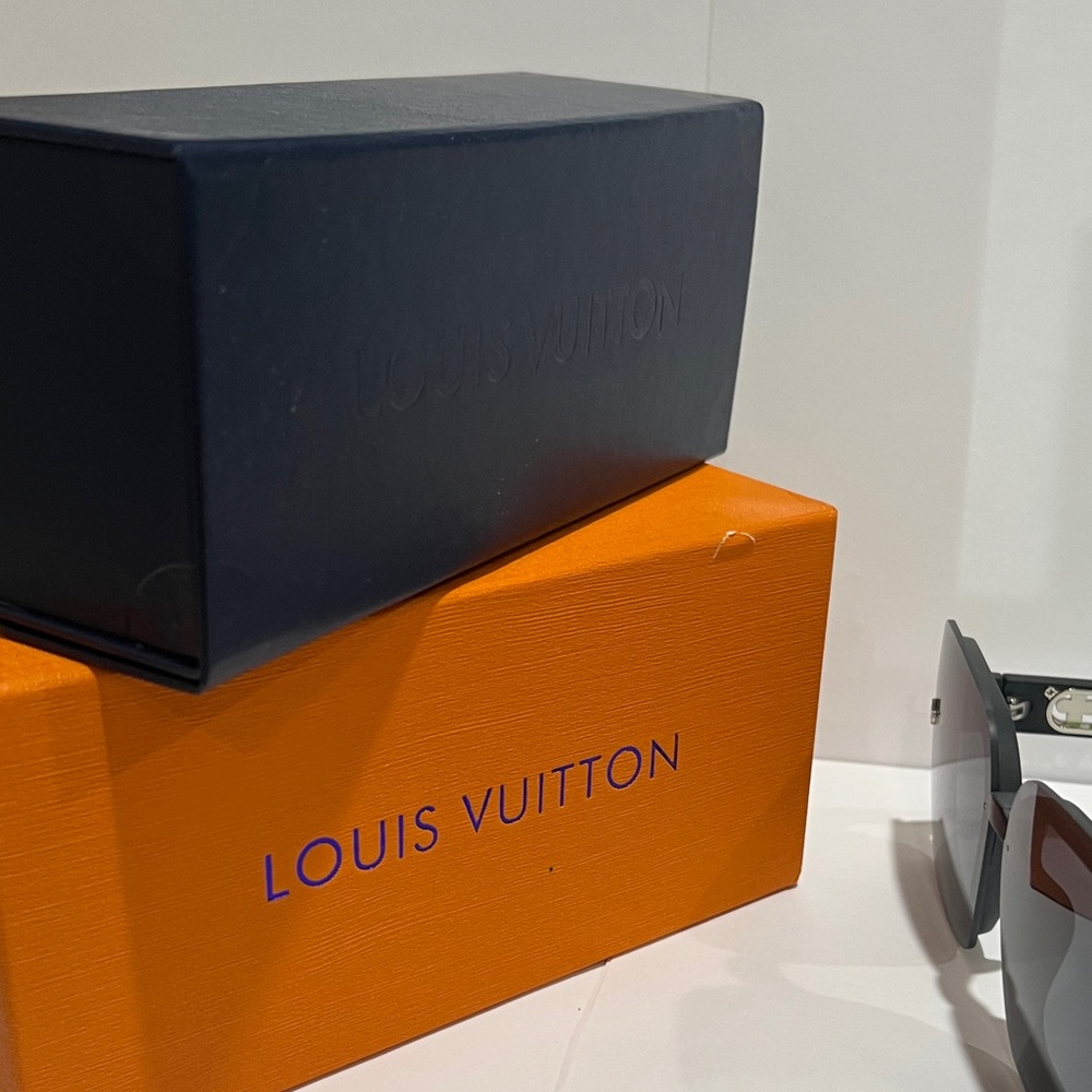 Louis Vuitton Black Square Sunglasses with Dark Gray Lenses - Picture 3 of 9